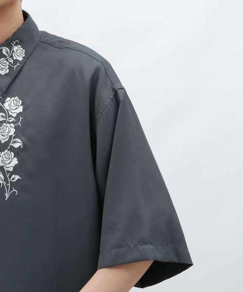 LAKOLE(ラコレ)の「フラワー刺繍シャツ半袖 / 128339(シャツ/ブラウス・メンズ・チャコール/ベージュ/ライトグレー/ブルー・MEDIUM/LARGE/X-LARGE)」の8枚目の写真