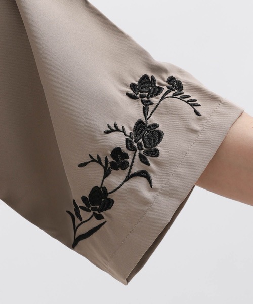 LAKOLE(ラコレ)の「フラワー刺繍シャツ半袖 / 128339(シャツ/ブラウス・メンズ・チャコール/ベージュ/ライトグレー/ブルー・MEDIUM/LARGE/X-LARGE)」の5枚目の写真