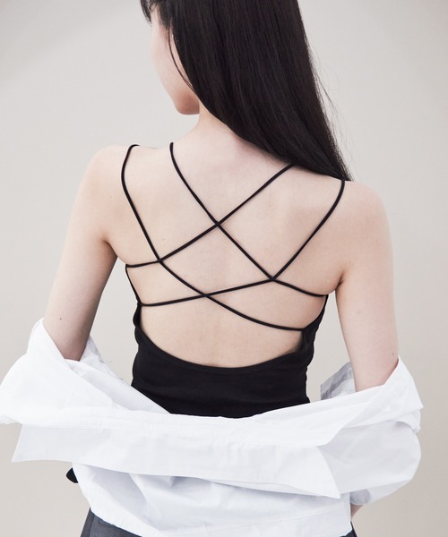 Y/lim(イリム)の「カップ付きバッククロスストラップキャミソール(キャミソール・レディース・ブラック/オフホワイト/グレー/ブラウン/ブラック系・FREE)」の2枚目の写真