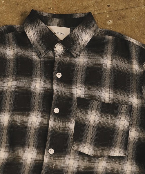 ALL RUNS(オールランズ)の「オンブレチェックシャツ 2026年春夏(シャツ/ブラウス・メンズ・ブラック/ブルー/レッド・M/L/XL)」の11枚目の写真