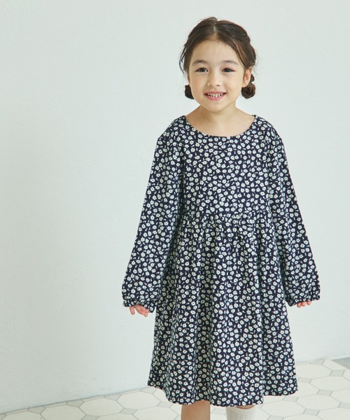 pairmanon（ペアマノン）の「総柄 長袖 リラックス ワンピース（ワンピース・キッズ・アイボリー/グレー系その他/ブラウン系その他/ブラック系その他/ブルー/ピンク/レッド系その他/パープル系その他/ドット/ラベンダー・100/110/120/130/140/150/90）」の3枚目の写真