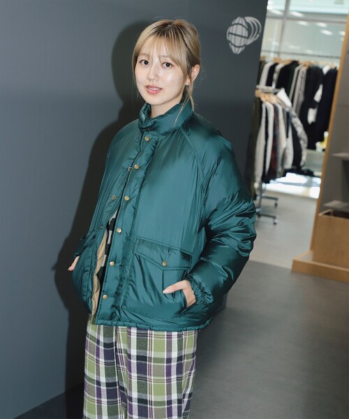 BEAMS BOY(ビームスボーイ)の「スタンドカラー ダウンジャケット(ダウンジャケット/コート・レディース・グリーン/ネイビー・ONE SIZE)」の6枚目の写真