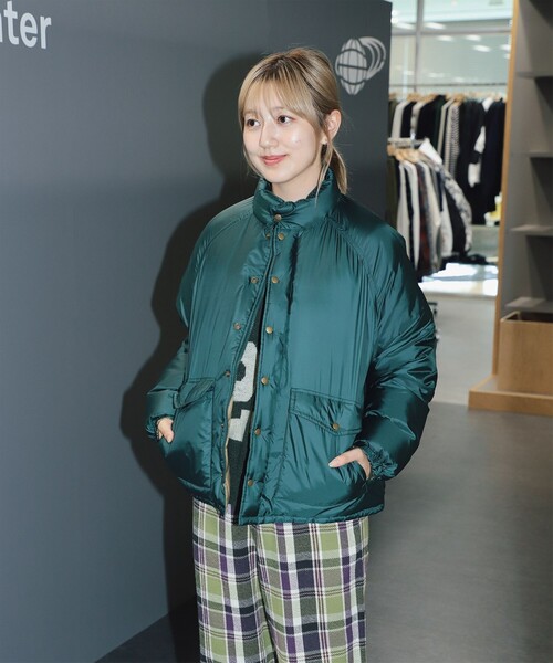 BEAMS BOY(ビームスボーイ)の「スタンドカラー ダウンジャケット(ダウンジャケット/コート・レディース・グリーン/ネイビー・ONE SIZE)」の7枚目の写真