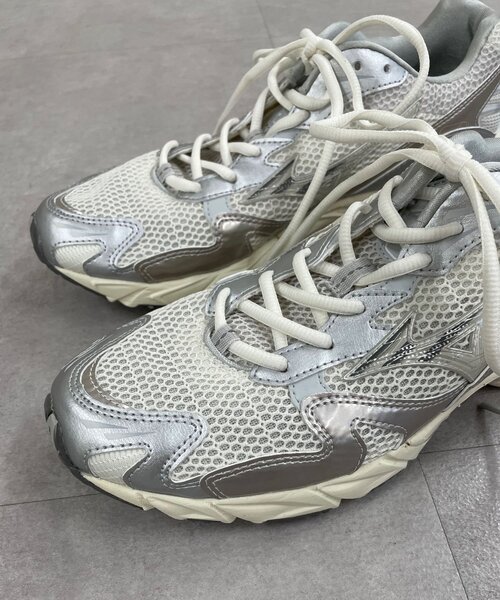 Omekashi(オメカシ)の「MIZUNO WAVE RIDER スニーカー(スニーカー・レディース・シルバー/ライム・23cm/24cm/25cm)」の8枚目の写真