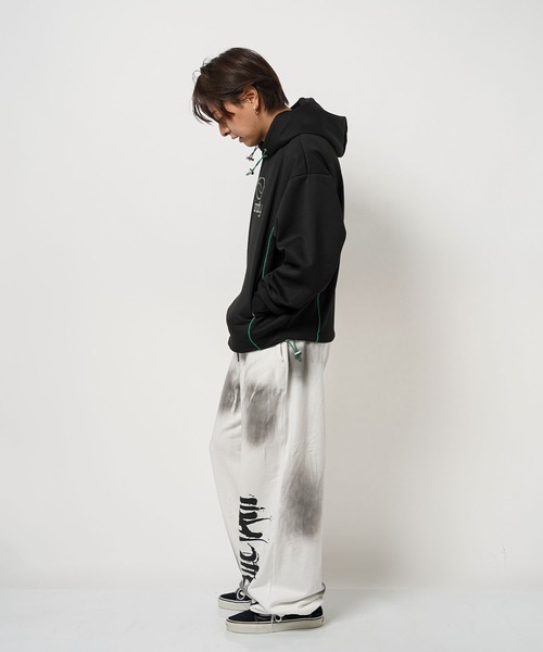 1111clothing(ワンフォークロージング)の「パイピング メタルプリント パーカー / Piping Metal Printed Hoodie(パーカー・メンズ・ブラック/オフホワイト・M/L)」の20枚目の写真