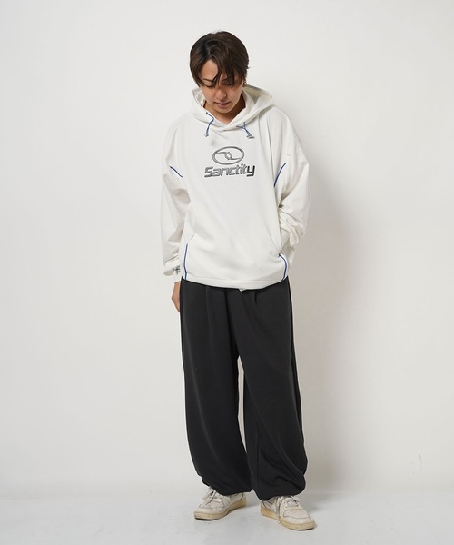 1111clothing(ワンフォークロージング)の「パイピング メタルプリント パーカー / Piping Metal Printed Hoodie(パーカー・メンズ・ブラック/オフホワイト・M/L)」の4枚目の写真