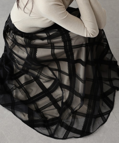 BLUEEAST（ブルーイースト）の「丈が選べるフロッキーチェックチュールスカート（スカート・レディース・ブラック/ベージュ/ネイビー/ブラック系/グレー系・SHORT/LONG）」の6枚目の写真