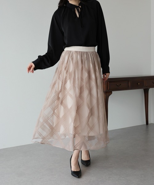 BLUEEAST（ブルーイースト）の「丈が選べるフロッキーチェックチュールスカート（スカート・レディース・ブラック/ベージュ/ネイビー/ブラック系/グレー系・SHORT/LONG）」の10枚目の写真