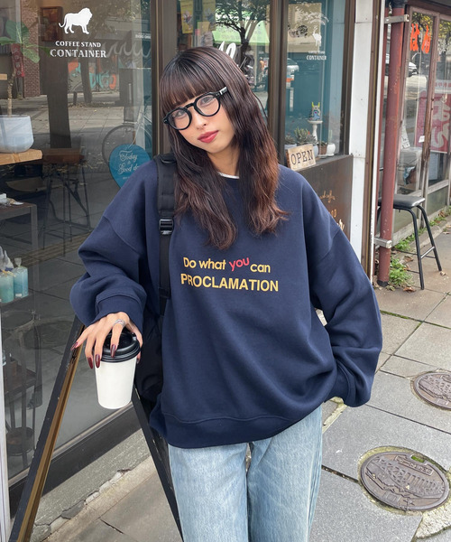 Chillfar(チルファー)の「アソートデザインロゴスウェット(スウェット・レディース・ネイビー系1/レッド系1/アイボリー系2/グレー系1/アイボリー系1/ブルー系1/ネイビー系2/ブルー系/オートミール/ネイビー/ネイビー系/アイボリー系/グレー系/杢グレー/グリーン系/ボルドー/ホワイト/レッド系・FREE)」の12枚目の写真