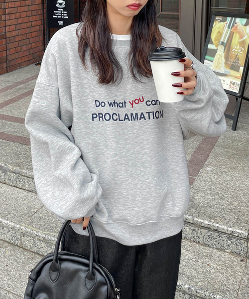 Chillfar(チルファー)の「アソートデザインロゴスウェット(スウェット・レディース・ネイビー系1/レッド系1/アイボリー系2/グレー系1/アイボリー系1/ブルー系1/ネイビー系2/ブルー系/オートミール/ネイビー/ネイビー系/アイボリー系/グレー系/杢グレー/グリーン系/ボルドー/ホワイト/レッド系・FREE)」の3枚目の写真