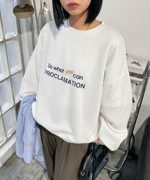 Chillfar(チルファー)の「アソートデザインロゴスウェット(スウェット・レディース・ネイビー系1/レッド系1/アイボリー系2/グレー系1/アイボリー系1/ブルー系1/ネイビー系2/ブルー系/オートミール/ネイビー/ネイビー系/アイボリー系/グレー系/杢グレー/グリーン系/ボルドー/ホワイト/レッド系・FREE)」の2枚目の写真