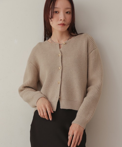 Bab(バブ)の「ニュアンスゴールドボタンカーディガン(カーディガン/ボレロ・レディース・グレイッシュベージュ/イエロー/オフホワイト・FREE)」の21枚目の写真