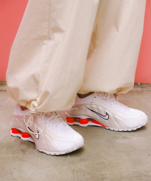 [Nike] ナイキ SHOX R4 W AR3565-010 女性人気 ★追跡あり ☆NIKE☆大人気☆W SHOX R4 ショックス☆追跡可 (Nike