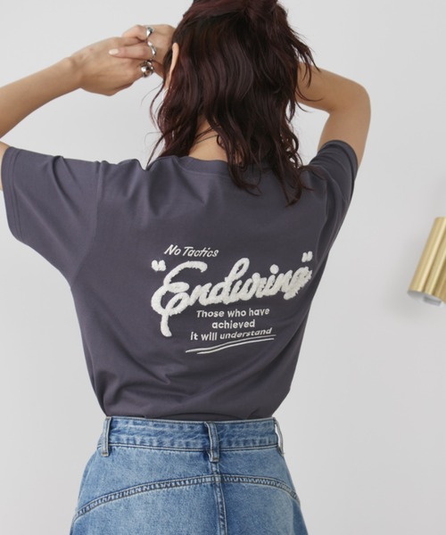 Auntie Rosa Holiday（アンティローザホリデー）の「サガラ刺繍ロゴTEE（Tシャツ/カットソー・レディース・チャコールグレー/アイボリー/ピンク・FREE）」の7枚目の写真