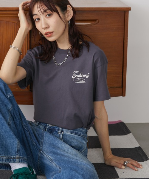Auntie Rosa Holiday（アンティローザホリデー）の「サガラ刺繍ロゴTEE（Tシャツ/カットソー・レディース・チャコールグレー/アイボリー/ピンク・FREE）」の4枚目の写真