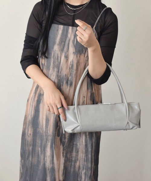 CHRISTIAN VILLA（クリスチャンヴィラ）の「【CHRISTIAN VILLA】横長レザーハンドバッグ(Q56337)（ハンドバッグ・レディース・ライトグレー/ブラック・ALL）」の11枚目の写真