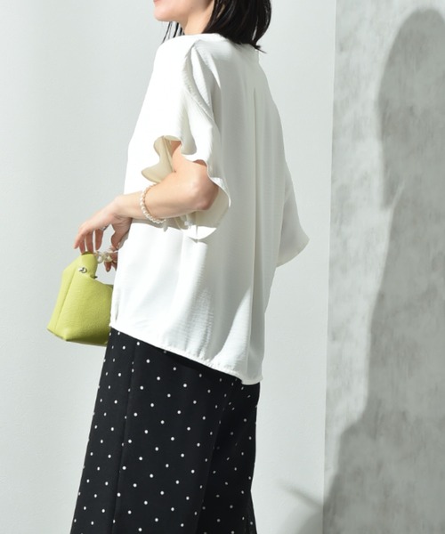 INTERPLANET（インタープラネット）の「【接触冷感・UV】ポーラキーネックゴールド釦ワイドスリーブブラウス（シャツ/ブラウス・レディース・ブラック/ブルー/オフホワイト/イエロー・FREE）」の14枚目の写真