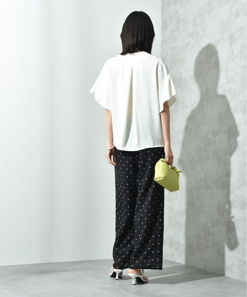 INTERPLANET（インタープラネット）の「【接触冷感・UV】ポーラキーネックゴールド釦ワイドスリーブブラウス（シャツ/ブラウス・レディース・ブラック/ブルー/オフホワイト/イエロー・FREE）」の15枚目の写真