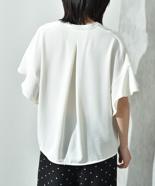 INTERPLANET（インタープラネット）の「【接触冷感・UV】ポーラキーネックゴールド釦ワイドスリーブブラウス（シャツ/ブラウス・レディース・ブラック/ブルー/オフホワイト/イエロー・FREE）」の19枚目の写真