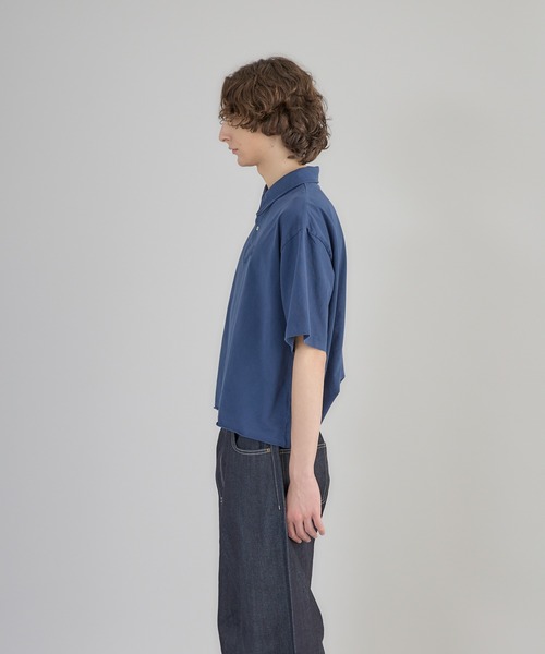 Regen Glanz(レーゲングランツ)の「cropped pigment dyed loose fit T-shirt/クロップドピグメントポロTシャツ(ポロシャツ・メンズ・ブラック/ネイビー・MEDIUM/LARGE)」の16枚目の写真