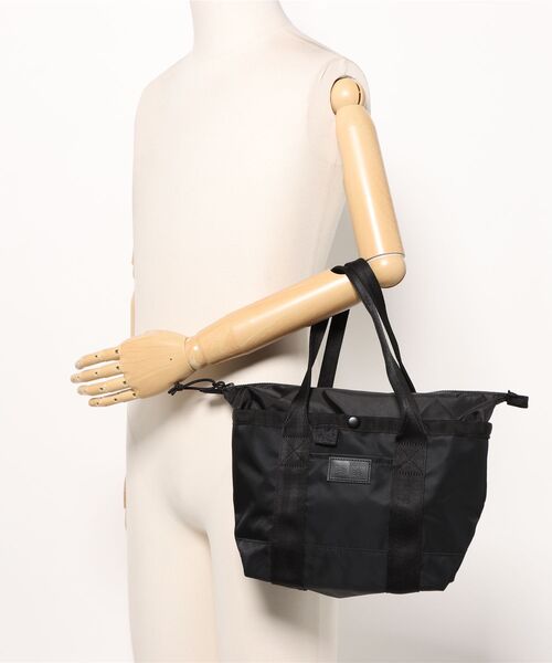 NEW ERA(ニューエラ)の「【NEW ERA/ニューエラ】TOTE BAG MINI(トートバッグ・メンズ・サンドベージュ/ブラック×ホワイト/ブラック/ブラック系その他・FREE)」の9枚目の写真