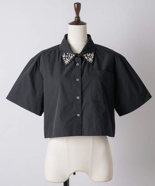 VIOLETTA（ヴィオレッタ）の「ビジューカラークロップドシャツ（シャツ/ブラウス・レディース・ブラック/ホワイト×シルバー/ブラック×シルバー/ホワイト・FREE）」の20枚目の写真