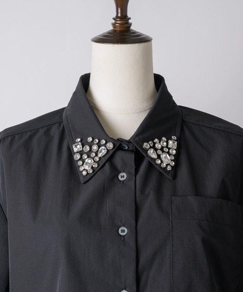 VIOLETTA（ヴィオレッタ）の「ビジューカラークロップドシャツ（シャツ/ブラウス・レディース・ブラック/ホワイト×シルバー/ブラック×シルバー/ホワイト・FREE）」の21枚目の写真