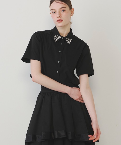 VIOLETTA（ヴィオレッタ）の「ビジューカラークロップドシャツ（シャツ/ブラウス・レディース・ブラック/ホワイト×シルバー/ブラック×シルバー/ホワイト・FREE）」の12枚目の写真