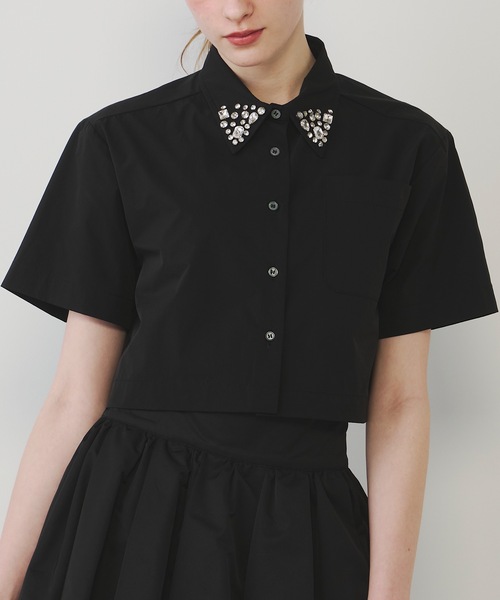 VIOLETTA（ヴィオレッタ）の「ビジューカラークロップドシャツ（シャツ/ブラウス・レディース・ブラック/ホワイト×シルバー/ブラック×シルバー/ホワイト・FREE）」の16枚目の写真