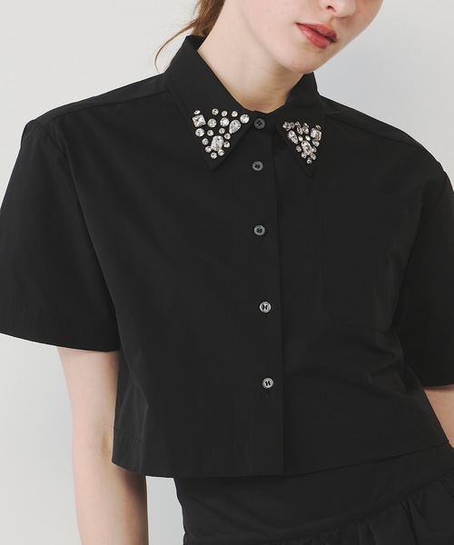 VIOLETTA（ヴィオレッタ）の「ビジューカラークロップドシャツ（シャツ/ブラウス・レディース・ブラック/ホワイト×シルバー/ブラック×シルバー/ホワイト・FREE）」の17枚目の写真