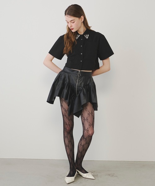 VIOLETTA（ヴィオレッタ）の「ビジューカラークロップドシャツ（シャツ/ブラウス・レディース・ブラック/ホワイト×シルバー/ブラック×シルバー/ホワイト・FREE）」の14枚目の写真