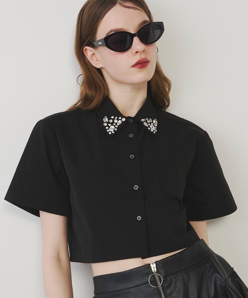 VIOLETTA（ヴィオレッタ）の「ビジューカラークロップドシャツ（シャツ/ブラウス・レディース・ブラック/ホワイト×シルバー/ブラック×シルバー/ホワイト・FREE）」の9枚目の写真