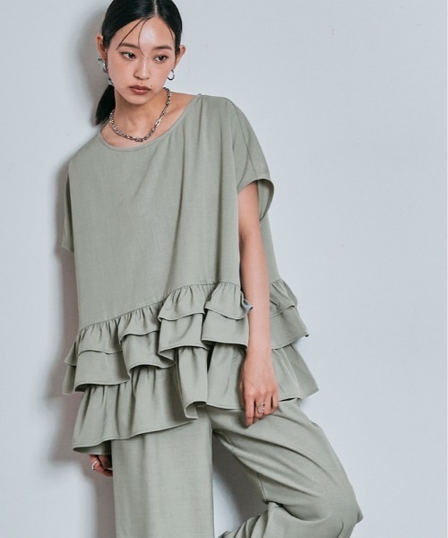 W:Huku(フーク)の「【W:Huku / イージーライトシリーズ】ゆるっと着られて、きれい見え。ハーフスリーブ ティアード フリル トップス(シャツ/ブラウス・レディース・ブラック/オフホワイト/グリーン系その他/チャコール/ブラウン・FREE)」の5枚目の写真