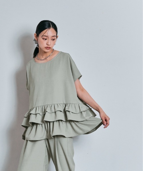 W:Huku(フーク)の「【W:Huku / イージーライトシリーズ】ゆるっと着られて、きれい見え。ハーフスリーブ ティアード フリル トップス(シャツ/ブラウス・レディース・ブラック/オフホワイト/グリーン系その他/チャコール/ブラウン・FREE)」の6枚目の写真
