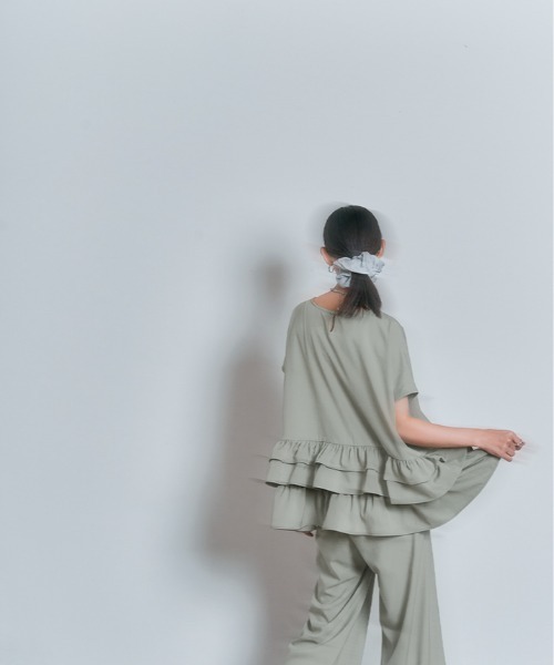 W:Huku(フーク)の「【W:Huku / イージーライトシリーズ】ゆるっと着られて、きれい見え。ハーフスリーブ ティアード フリル トップス(シャツ/ブラウス・レディース・ブラック/オフホワイト/グリーン系その他/チャコール/ブラウン・FREE)」の7枚目の写真