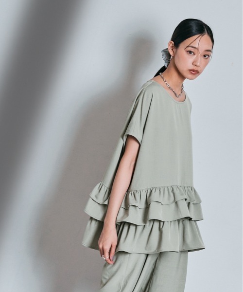 W:Huku(フーク)の「【W:Huku / イージーライトシリーズ】ゆるっと着られて、きれい見え。ハーフスリーブ ティアード フリル トップス(シャツ/ブラウス・レディース・ブラック/オフホワイト/グリーン系その他/チャコール/ブラウン・FREE)」の10枚目の写真