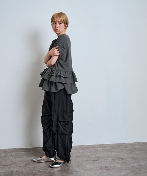 W:Huku(フーク)の「【W:Huku / イージーライトシリーズ】ゆるっと着られて、きれい見え。ハーフスリーブ ティアード フリル トップス(シャツ/ブラウス・レディース・ブラック/オフホワイト/グリーン系その他/チャコール/ブラウン・FREE)」の20枚目の写真