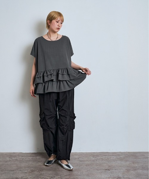 W:Huku(フーク)の「【W:Huku / イージーライトシリーズ】ゆるっと着られて、きれい見え。ハーフスリーブ ティアード フリル トップス(シャツ/ブラウス・レディース・ブラック/オフホワイト/グリーン系その他/チャコール/ブラウン・FREE)」の18枚目の写真