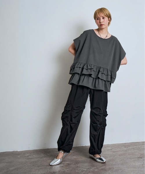 W:Huku(フーク)の「【W:Huku / イージーライトシリーズ】ゆるっと着られて、きれい見え。ハーフスリーブ ティアード フリル トップス(シャツ/ブラウス・レディース・ブラック/オフホワイト/グリーン系その他/チャコール/ブラウン・FREE)」の21枚目の写真