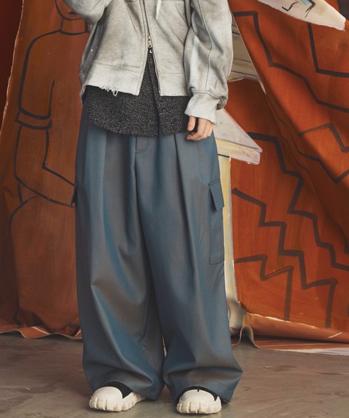 MAISON SPECIAL(メゾンスペシャル)の「《UNISEX》4 Colors Chambray Washable Wool Prime-Wide Cargo Pants/4色シャンブレーウォッシャブルウールプライムワイドカーゴパンツ【MAISON SPECIAL/メゾンスペシャル】(カーゴパンツ・メンズ・チャコールグレー/グレー/ブルー/ブラック/ホワイト/ダークネイビー/ダークブルー・0/1/2)」の6枚目の写真