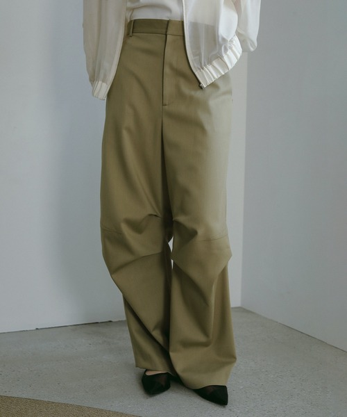 MANOF(マノフ)の「CHAMBRAY TUCK PANTS(その他パンツ・レディース・ベージュ/ブラック・S/M)」の2枚目の写真