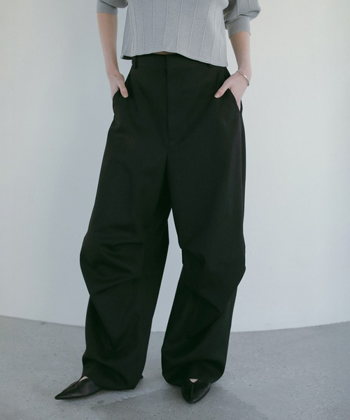 セール】CHAMBRAY TUCK PANTS（その他パンツ）｜MANOF（マノフ）の