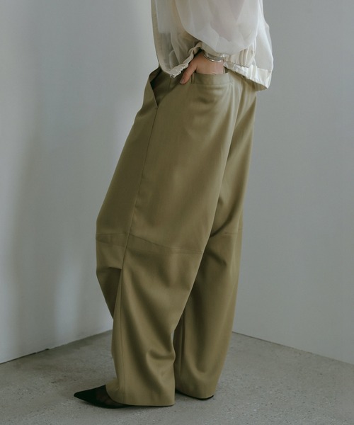 MANOF(マノフ)の「CHAMBRAY TUCK PANTS(その他パンツ・レディース・ベージュ/ブラック・S/M)」の6枚目の写真