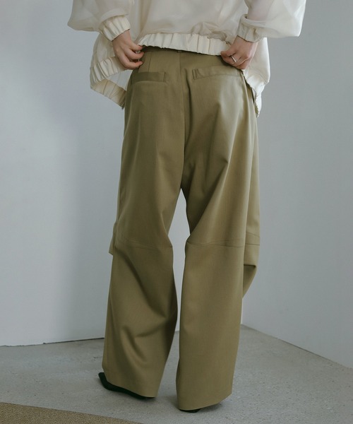 MANOF(マノフ)の「CHAMBRAY TUCK PANTS(その他パンツ・レディース・ベージュ/ブラック・S/M)」の8枚目の写真