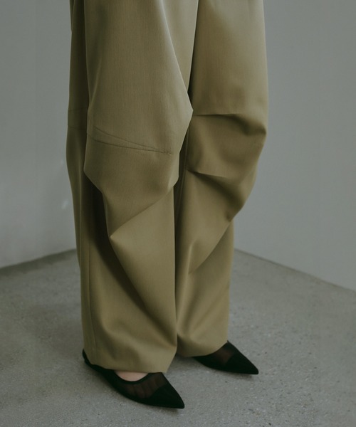 MANOF(マノフ)の「CHAMBRAY TUCK PANTS(その他パンツ・レディース・ベージュ/ブラック・S/M)」の9枚目の写真