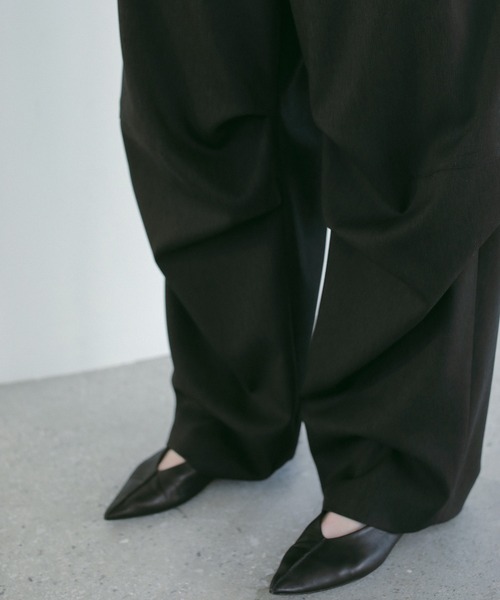 MANOF(マノフ)の「CHAMBRAY TUCK PANTS(その他パンツ・レディース・ベージュ/ブラック・S/M)」の16枚目の写真