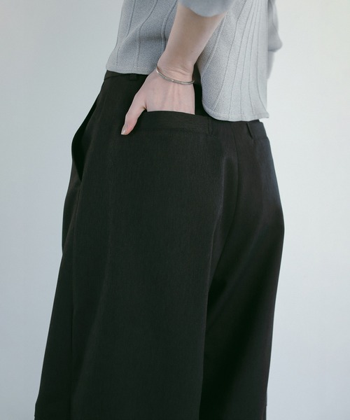 MANOF(マノフ)の「CHAMBRAY TUCK PANTS(その他パンツ・レディース・ベージュ/ブラック・S/M)」の15枚目の写真