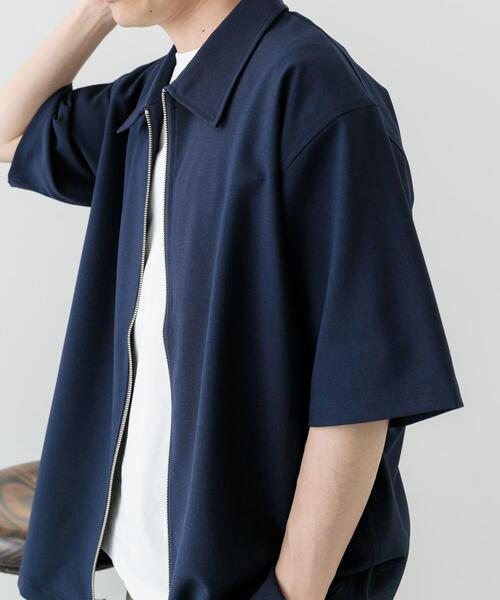 ITEMS URBANRESEARCH（アイテムズ アーバンリサーチ）の「2wayストレッチジップアップ半袖シャツ（シャツ/ブラウス・メンズ・ブラック/グレー/ベージュ/ネイビー/ライトベージュ・MEDIUM/LARGE）」の5枚目の写真