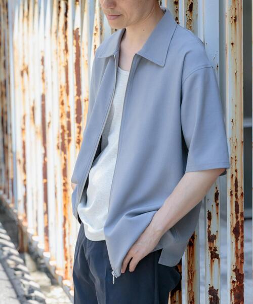 ITEMS URBANRESEARCH（アイテムズ アーバンリサーチ）の「2wayストレッチジップアップ半袖シャツ（シャツ/ブラウス・メンズ・ブラック/グレー/ベージュ/ネイビー/ライトベージュ・MEDIUM/LARGE）」の15枚目の写真