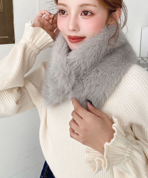 moment+（モーメントプラス）の「フェイクファーティペット（マフラー・レディース・ブラック/アイボリー/レッド/ピンク/パープル/ベージュ/モカ/ブルー/チャコールグレー/グレー・M）」の13枚目の写真